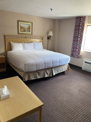 Business Room | Premium bedding, pillowtop beds, in-room safe, iron/ironing board