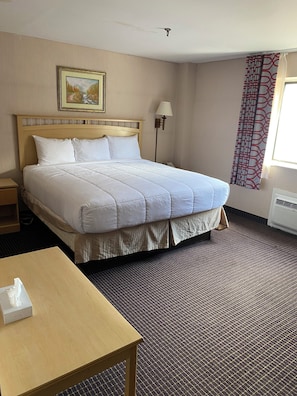 Business Room | Premium bedding, pillow-top beds, in-room safe, iron/ironing board