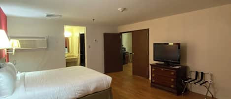 Business-Suite | 1 Schlafzimmer, hochwertige Bettwaren, Pillowtop-Betten, Zimmersafe