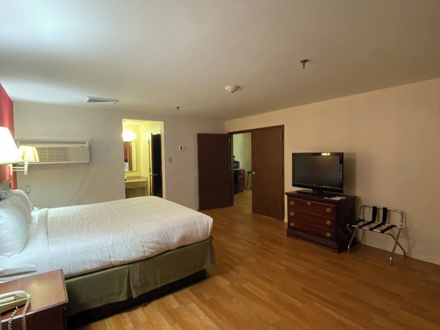 Premium bedding, pillowtop beds, in-room safe, iron/ironing board