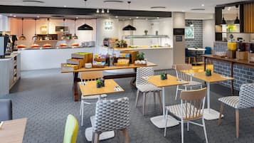 Daily buffet breakfast (GBP 16.95 per person)