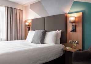 Desk, laptop workspace, blackout curtains, iron/ironing board - Holiday Inn London-Bexley by IHG (Bexley)