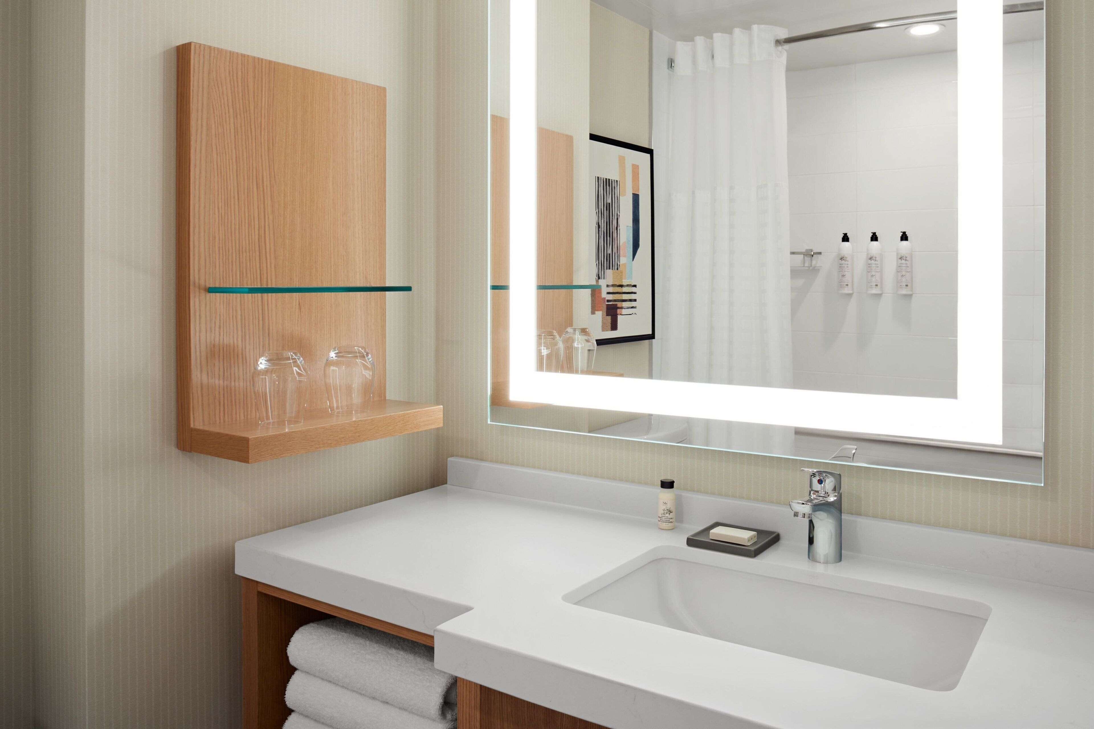 combined shower/bathtub, free toiletries, hair dryer, towels