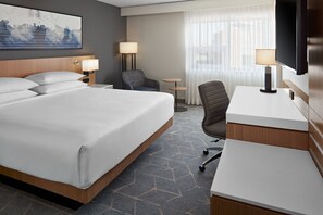 1 bedroom, premium bedding, desk, laptop workspace