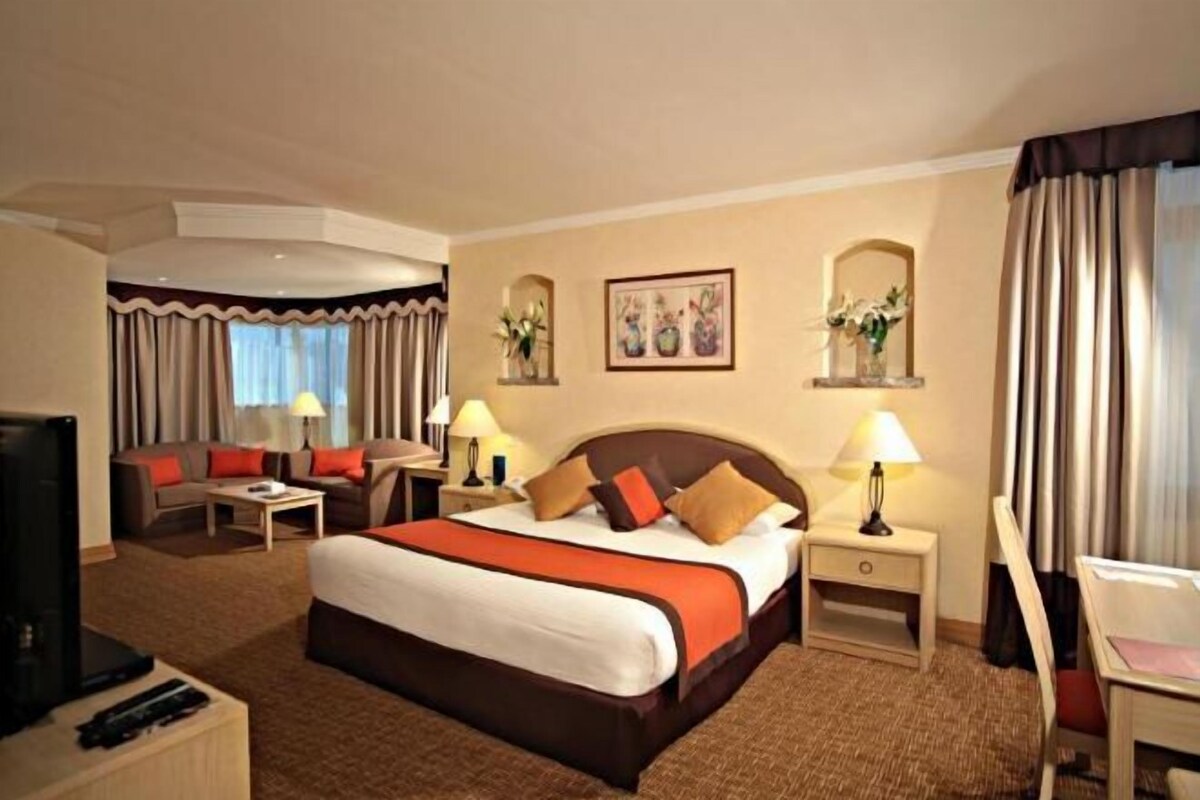 In-room safe, desk, blackout drapes, soundproofing
