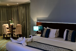 Deluxe Room | In-room safe, desk, blackout curtains, soundproofing