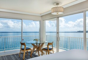 Suite Junior, 1 très grand lit, non-fumeur, en front de mer | Coin séjour