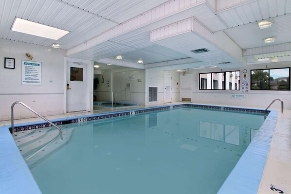 Indoor pool - Super 8 by Wyndham Gettysburg (Gettysburg)