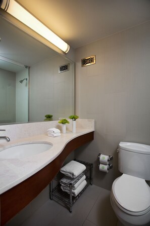 Douche, articles de toilette gratuits, sèche-cheveux