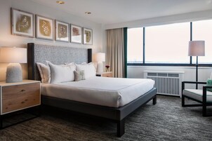 Room, 1 King Bed, City View | Premium bedding, Tempur-Pedic beds, in-room safe, desk