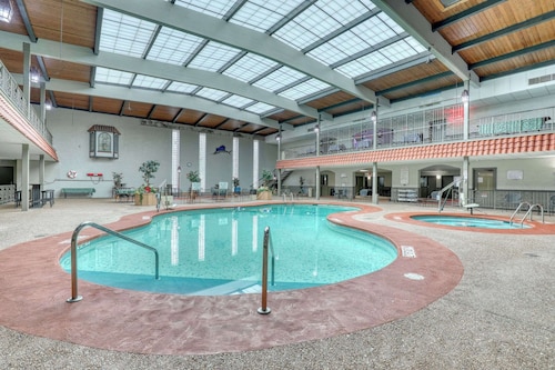 Quality Inn & Suites Green Bay Downtown