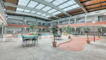 Indendørs pool