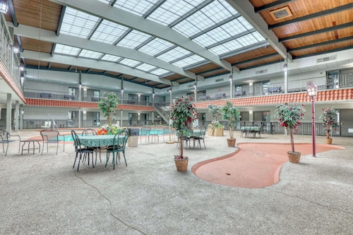 Quality Inn & Suites Green Bay Downtown