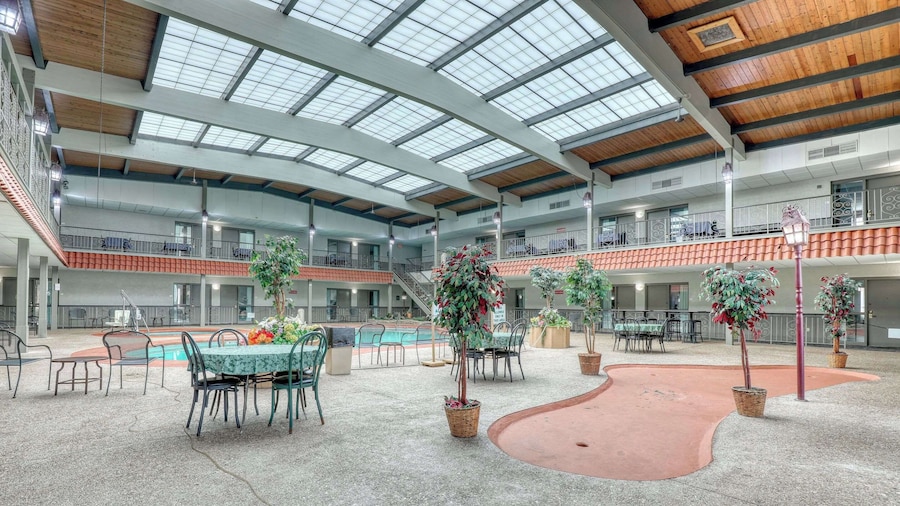 Quality Inn & Suites Green Bay Downtown