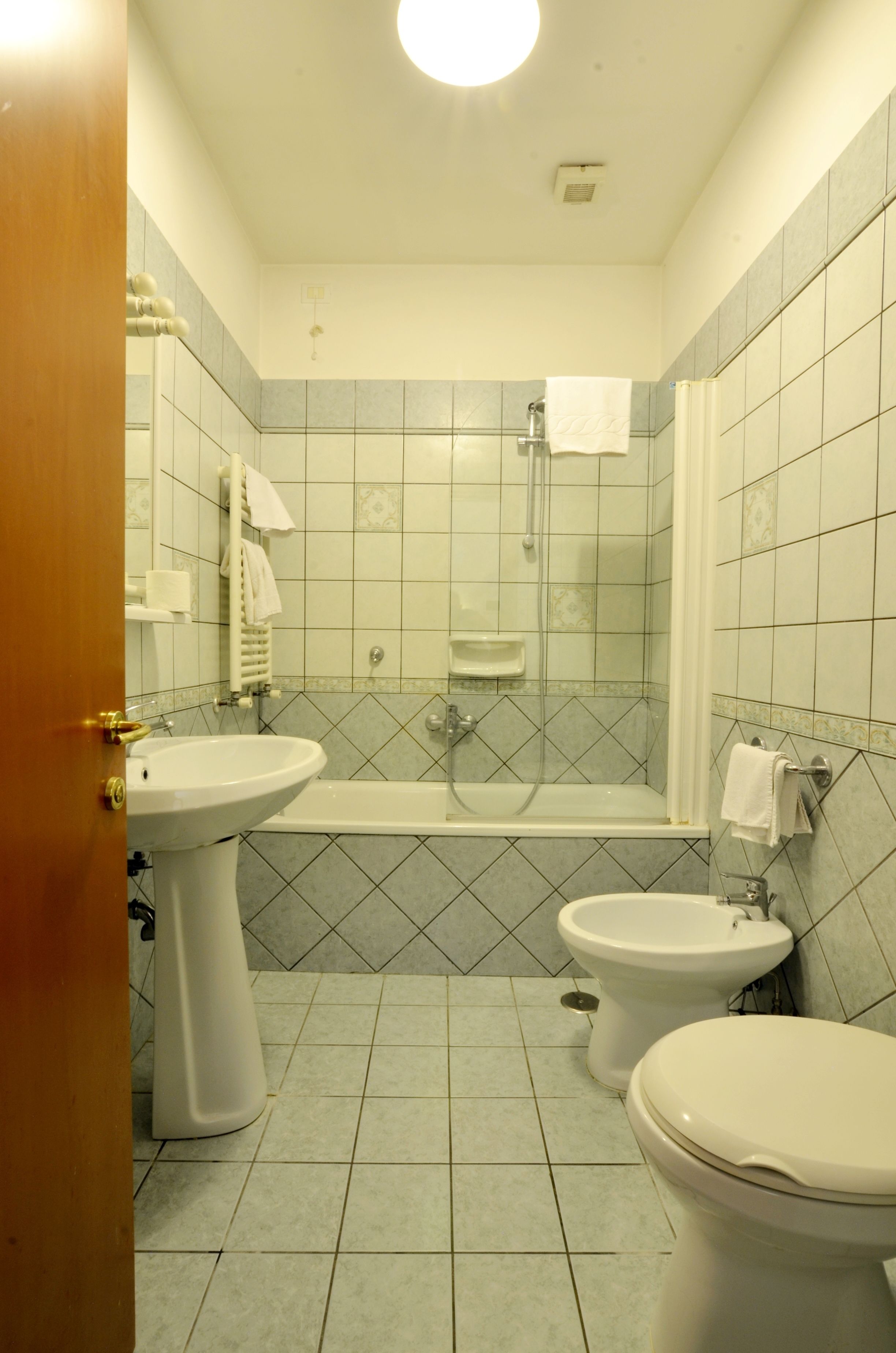 A bathroom with a sink, toilet, and bathtub.