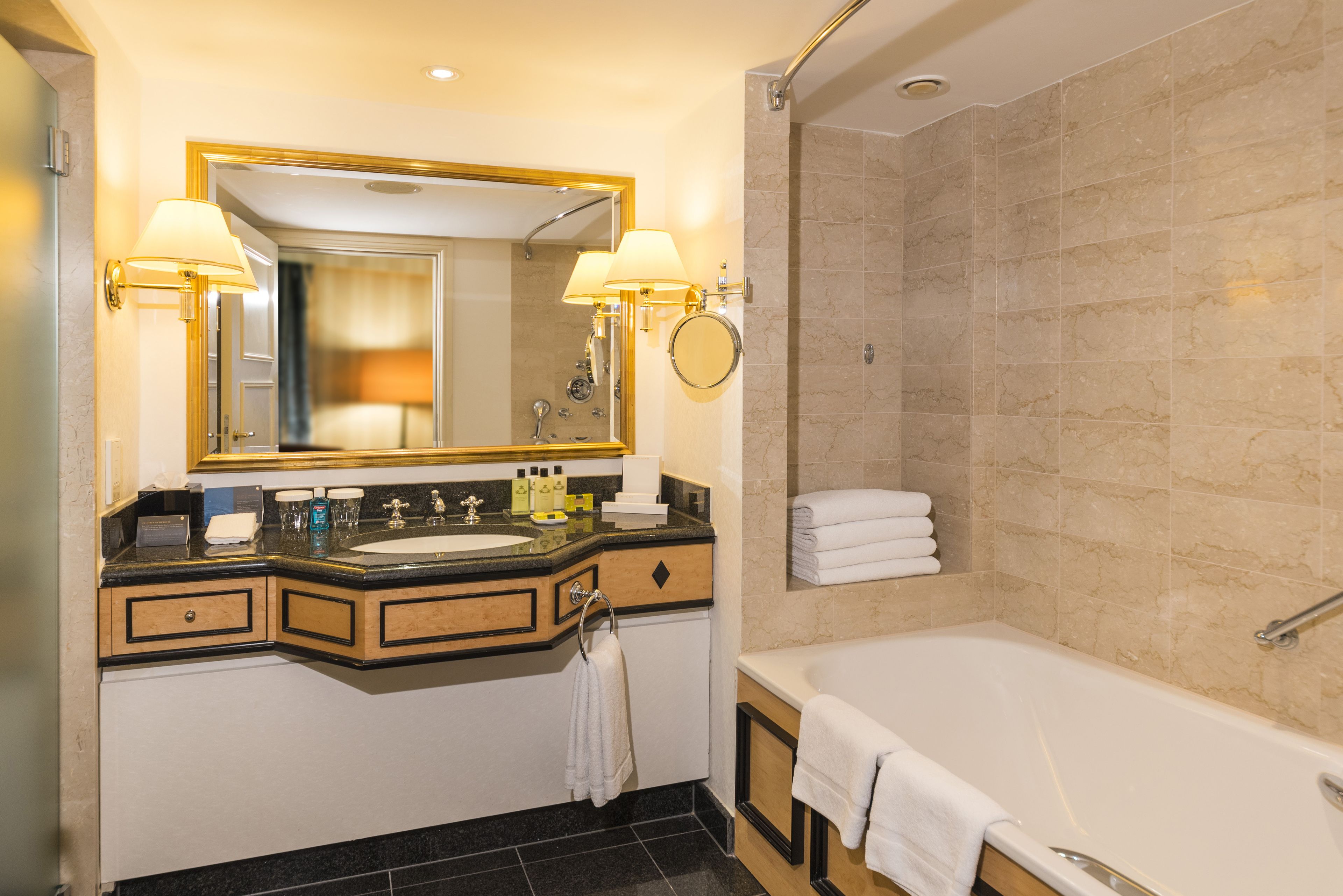 club suite, 1 bedroom, accessible bathtub, club lounge access (park view, accessible bathtub) | bathroom | shower, eco-friendly toiletries, hair dryer, bathrobes