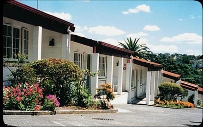 Browns Bay Olive Tree Motel & Apartment