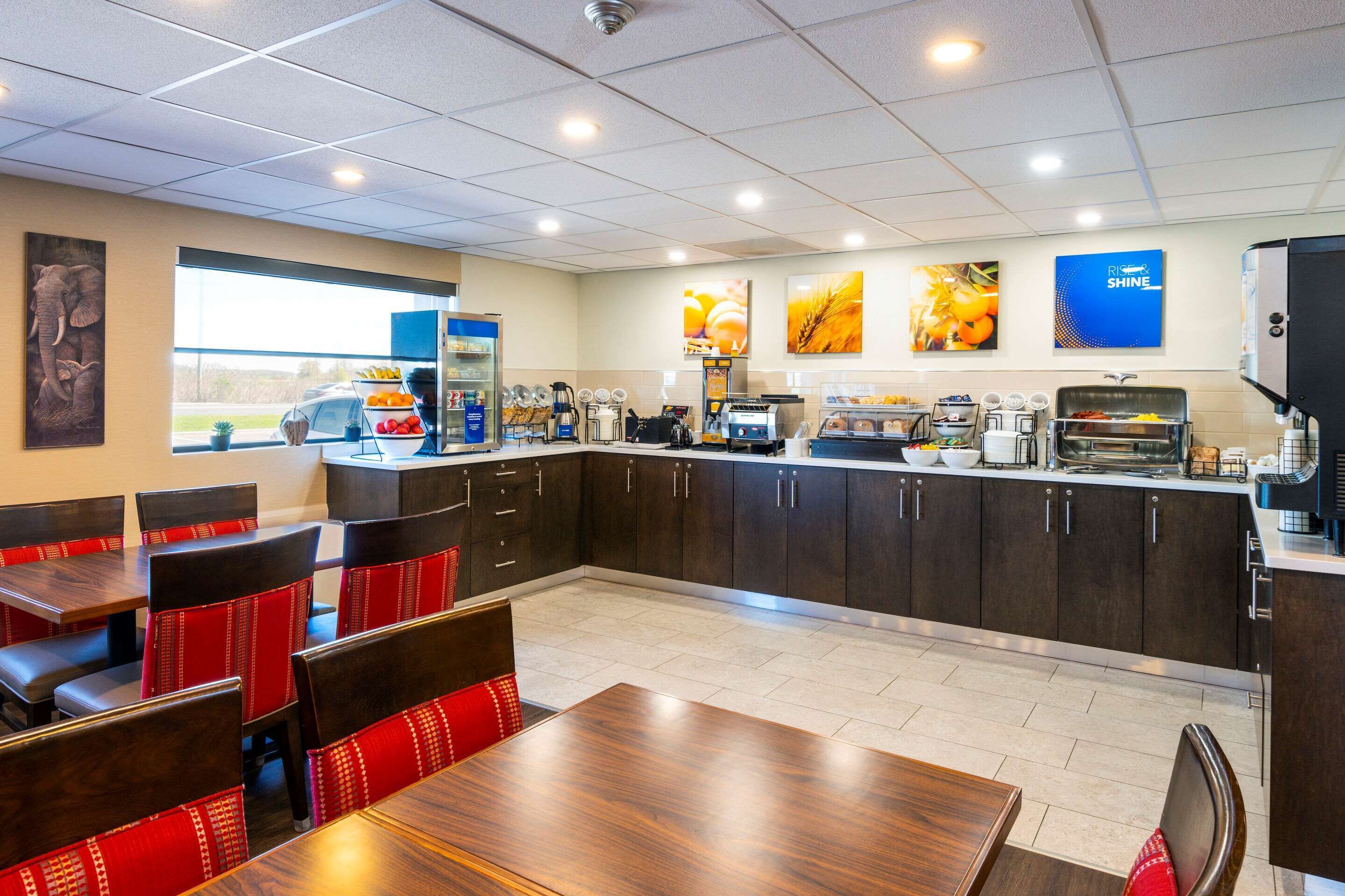 free daily full breakfast