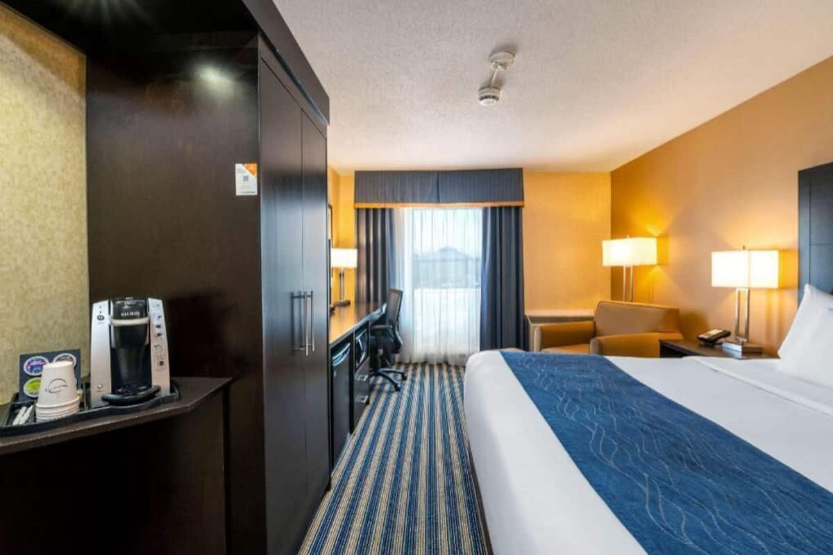 Premium bedding, desk, blackout drapes, soundproofing