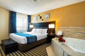 Premium bedding, desk, blackout curtains, soundproofing - Comfort Inn St Thomas (Central Elgin)