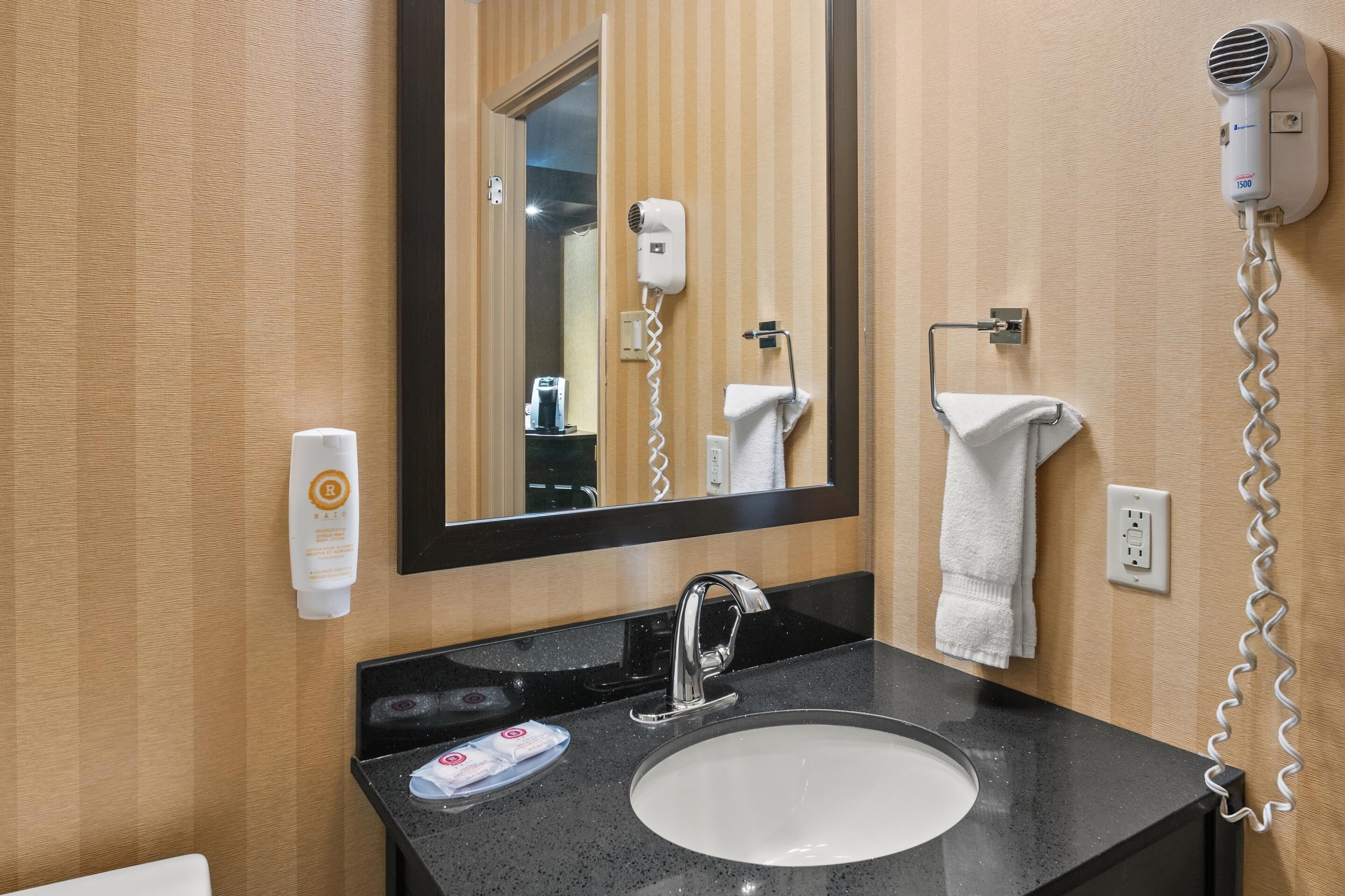 Photo - Comfort Inn St Thomas