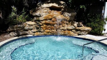 Bañera de hidromasaje exterior