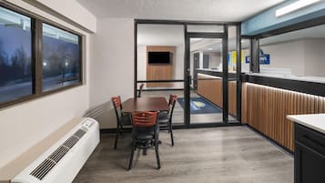 Petit déjeuner à emporter compris tous les jours