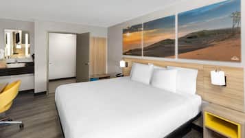 Room, 1 King Bed, Mobility Accessible, Non Smoking (Bathtub W/grab Bars)