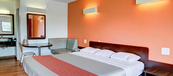 Motel 6 Kansas City, MO