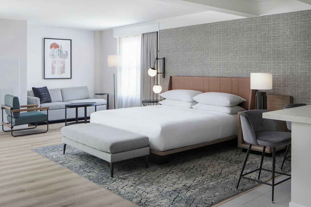 Suite Junior, 1 très grand lit et 1 canapé-lit, non-fumeur | 1 chambre, literie de qualité, lit avec matelas à plateau-coussin