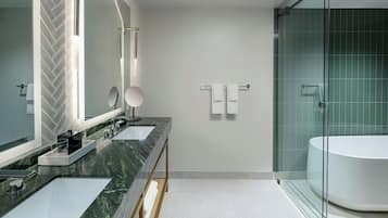 1 bedroom, premium bedding, pillowtop beds, in-room safe