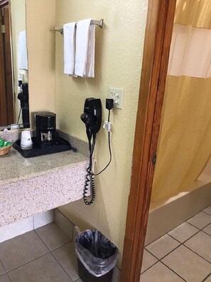 Kostenlose Toilettenartikel, Handtücher