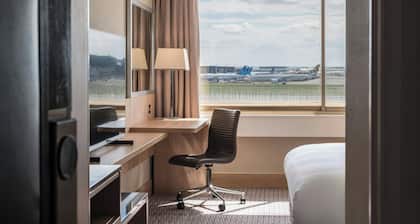 Renaissance London Heathrow Hotel