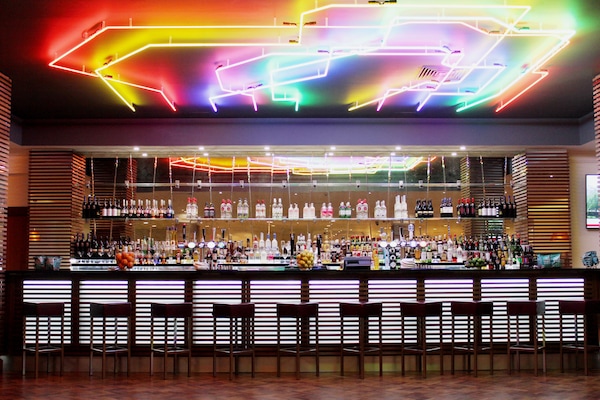 Sert le petit déjeuner, le déjeuner et le dßner