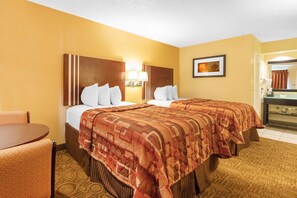 Escritorio, wifi gratis y ropa de cama 