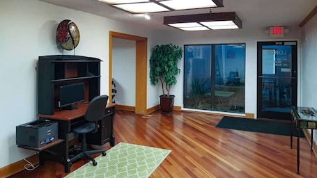 Business center. Motel 6 Little Rock, AR - Airport