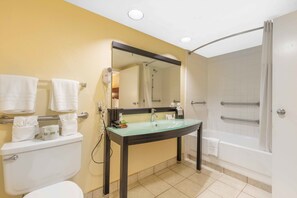 Combined shower/bathtub, deep-soaking bathtub, eco-friendly toiletries - Motel 6 Little Rock, AR - Airport (Little Rock)