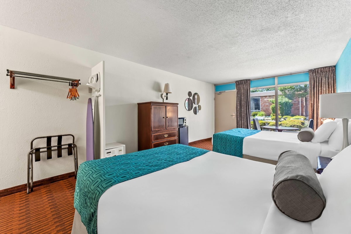 In-room safe, blackout drapes, iron/ironing board, free WiFi