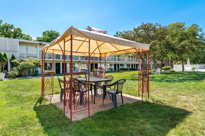 Howard Johnson by Wyndham Albany
