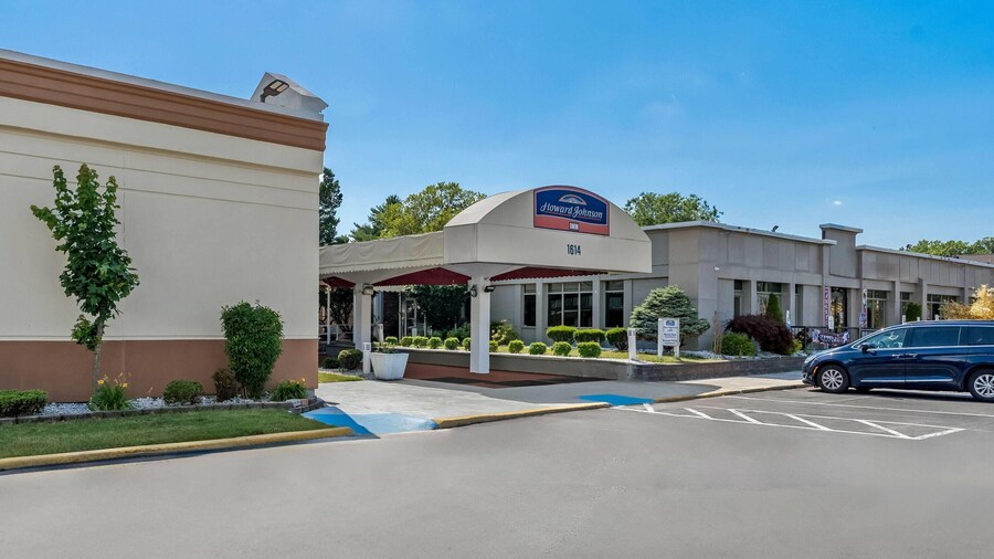 Howard Johnson by Wyndham Albany