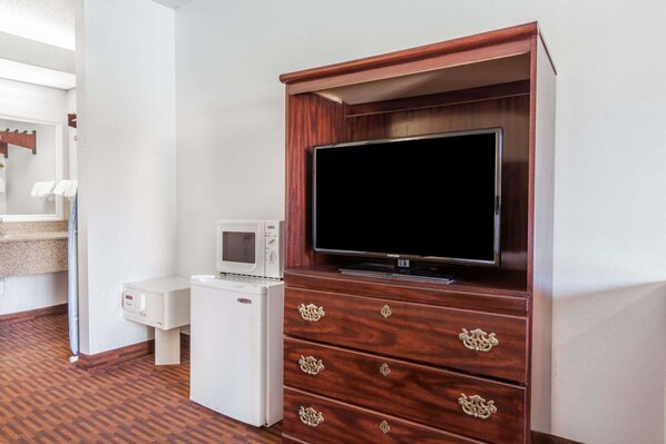 Upgraded, Room, 1 King Bed, Non Smoking