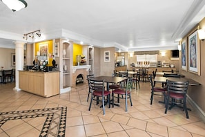 Free continental breakfast on weekdays