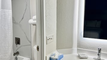 Combined shower/bathtub, eco-friendly toiletries, hair dryer, towels
