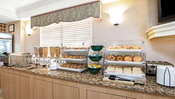 Petit déjeuner continental compris en semaine