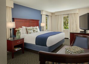 Premium bedding, in-room safe, desk, blackout curtains - Inn on the Square (Falmouth)