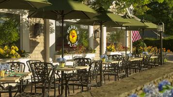Breakfast, lunch served; American cuisine, al fresco dining