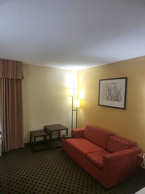 Laptop workspace, blackout drapes, iron/ironing board, free WiFi