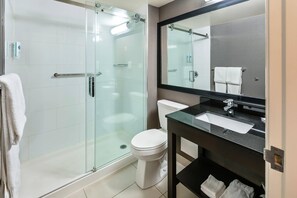 Standard Room, 1 Katil Raja (King) dengan Katil Sofa, Ground Floor (No Pets Allowed) | Peralatan tempat tidur premium, tilam berlapik, meja 