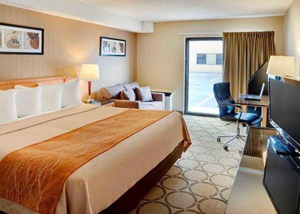 Premium bedding, pillowtop beds, desk, iron/ironing board