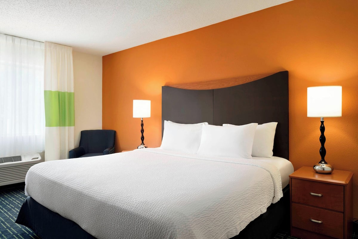 premium bedding, in-room safe, desk, blackout curtains